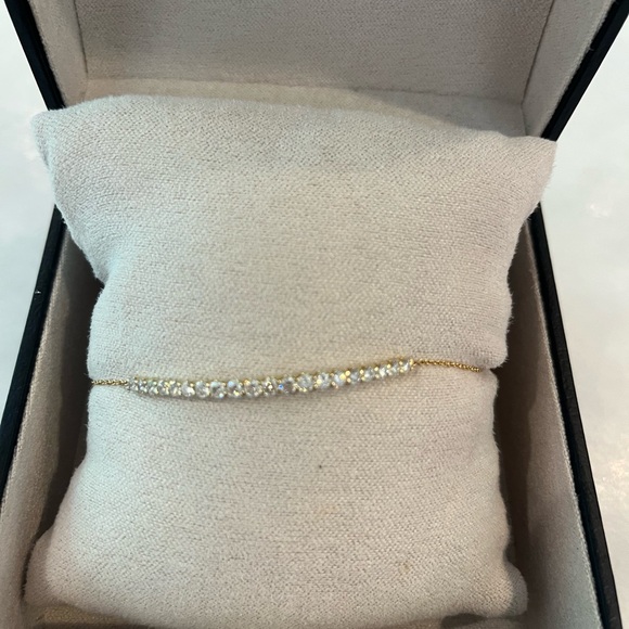 Elegant Gold Bracelet with diamonds